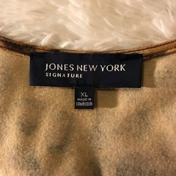 Jones New York Leopard Twist Front Top - Picture 11 of 12